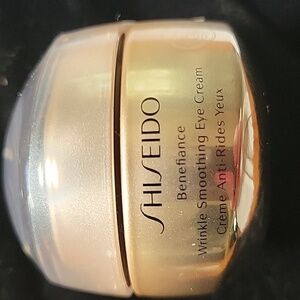 SHISEIDO Benefiance Wrinkle Smoothing Eye Cream